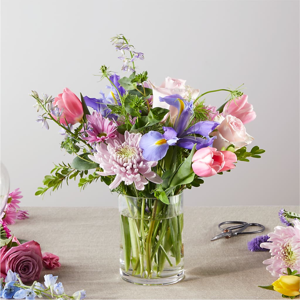 Pastel Tradition - A Florist Original – HARRY'S FLOWERS, Victoria BC