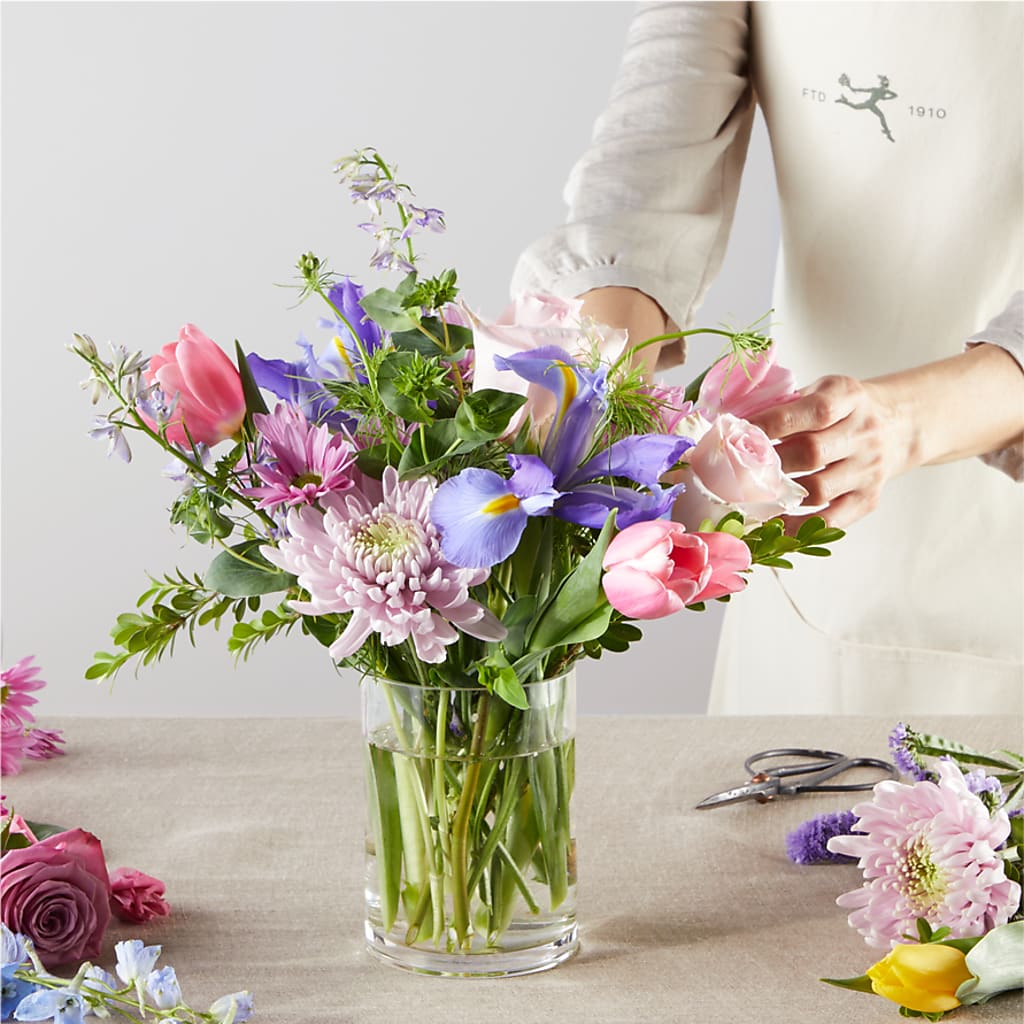 Pastel Tradition - A Florist Original – HARRY'S FLOWERS, Victoria BC