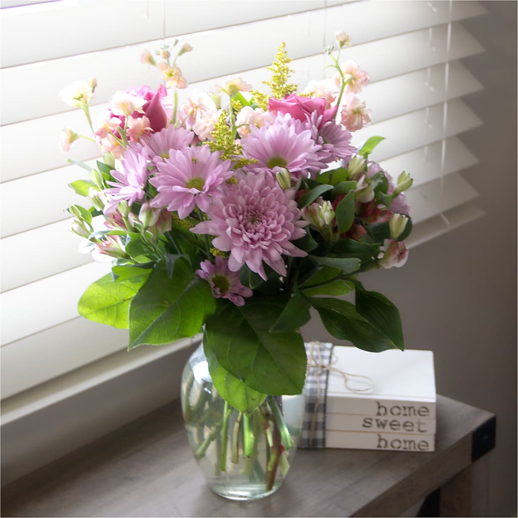 Pastel Tradition - A Florist Original – HARRY'S FLOWERS, Victoria BC