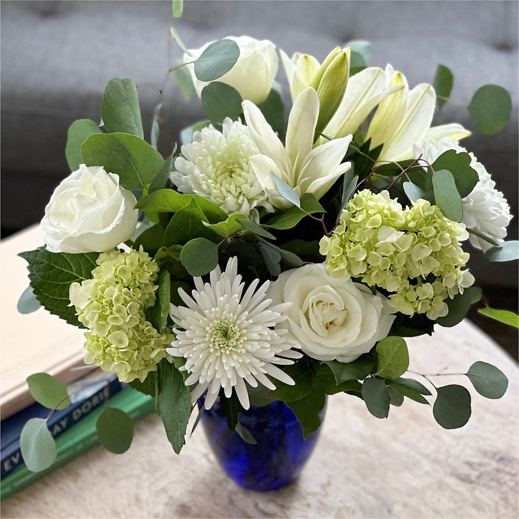 Snowy Dreams Bouquet – HARRY'S FLOWERS, Victoria BC