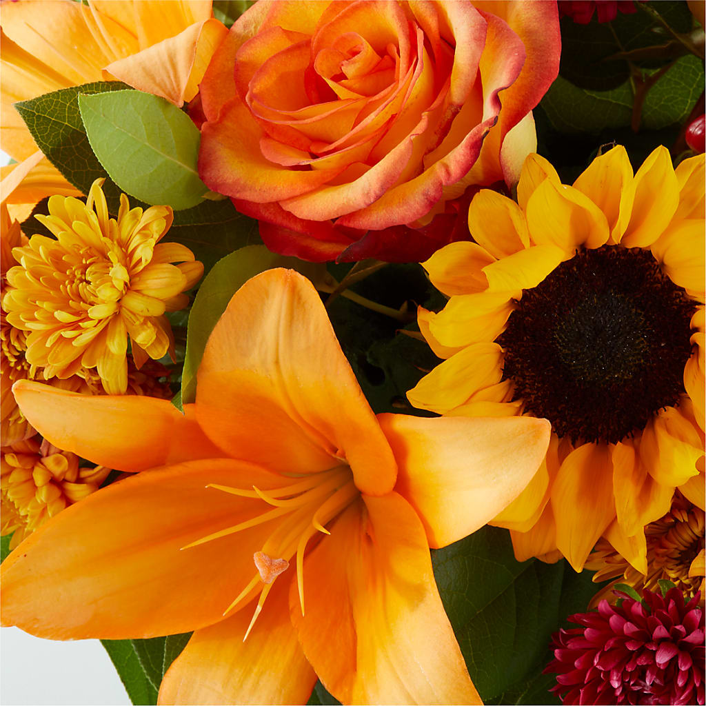 Grateful Centerpiece – HARRY'S FLOWERS, Victoria BC