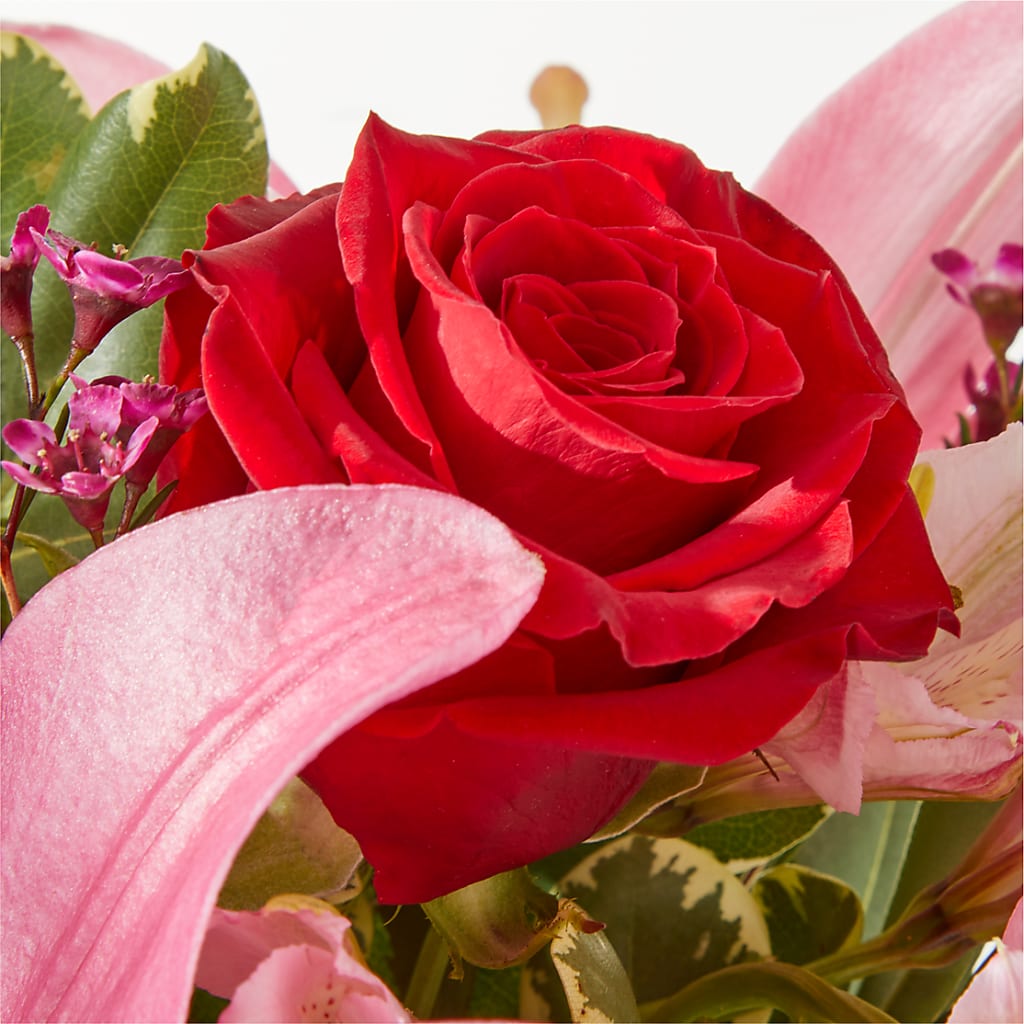 Lucky in Love Bouquet – HARRY'S FLOWERS, Victoria BC