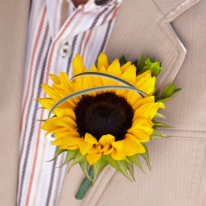 Free Spirit Boutonniere – HARRY'S FLOWERS, Victoria BC